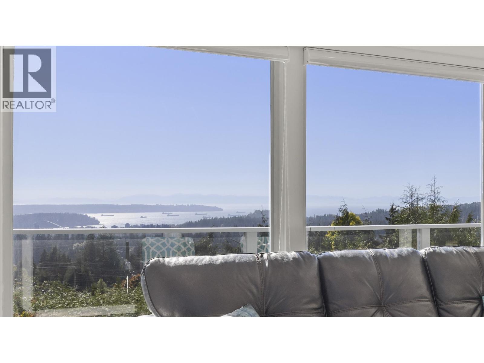 637 Alpine Court, North Vancouver, British Columbia  V7R 2L7 - Photo 6 - R3056813