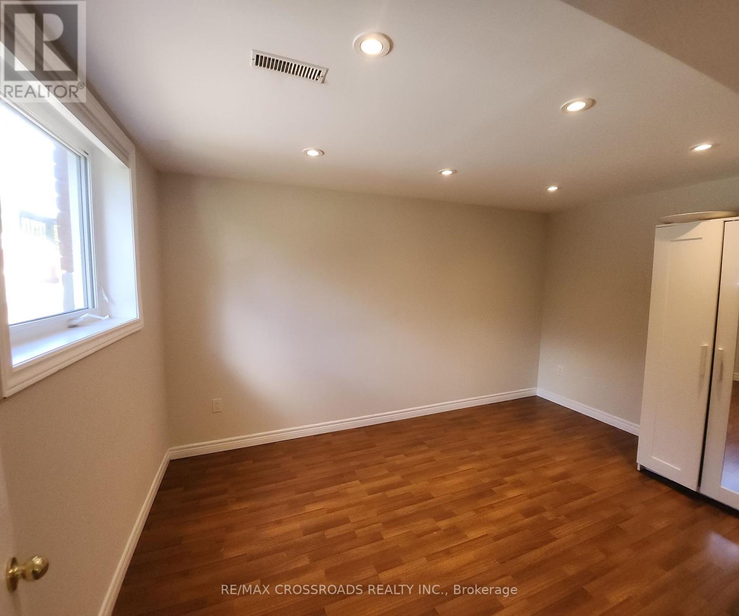 304 Orsi Avenue, Bradford West Gwillimbury, Ontario  L3Z 1B7 - Photo 10 - N12290382