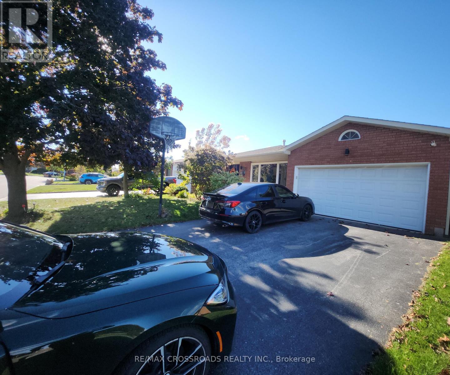 304 Orsi Avenue, Bradford West Gwillimbury, Ontario  L3Z 1B7 - Photo 2 - N12290382
