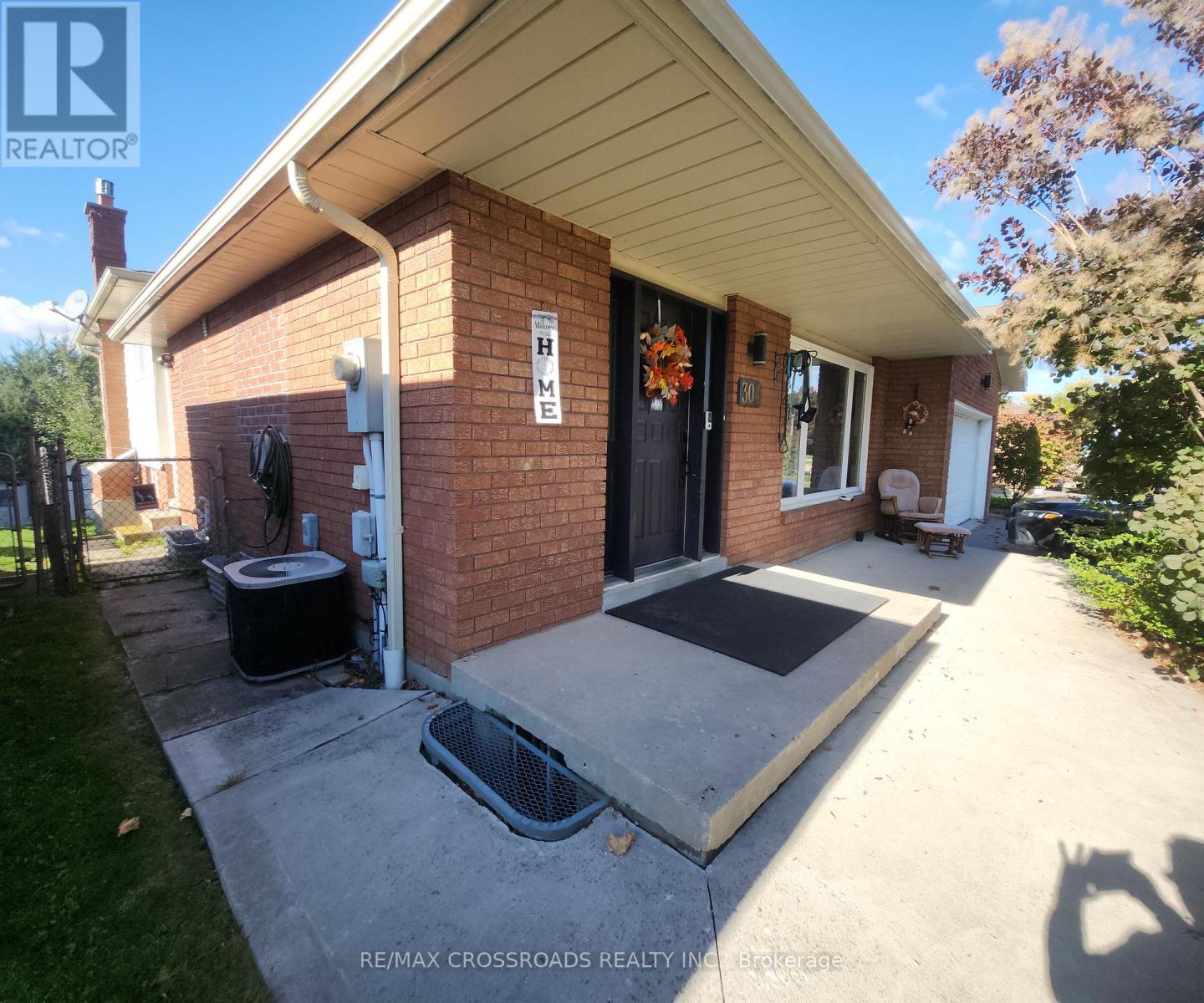 304 Orsi Avenue, Bradford West Gwillimbury, Ontario  L3Z 1B7 - Photo 3 - N12290382