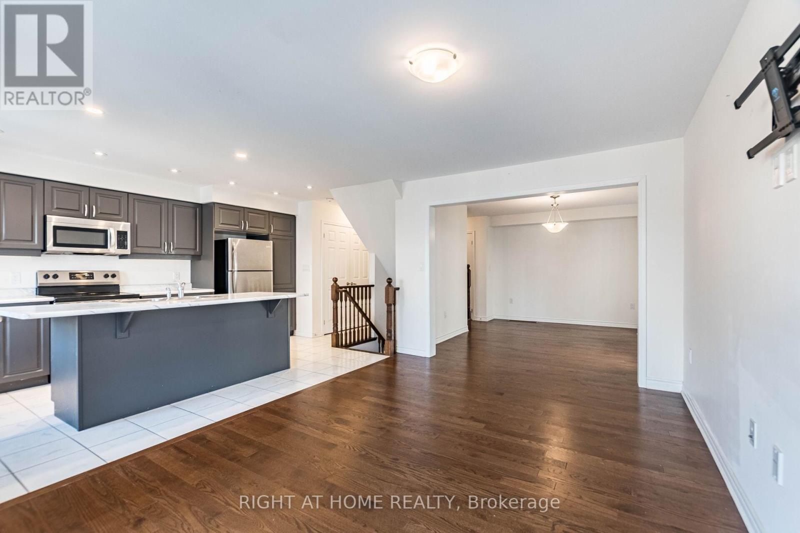 98 - 1000 Asleton Boulevard, Milton, Ontario  L9T 9L4 - Photo 11 - W12303698
