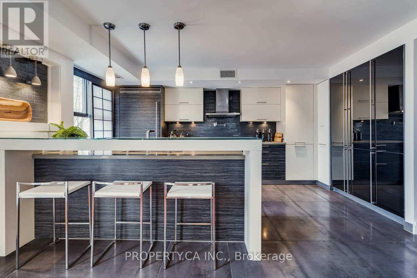 403 - 349 St Clair Avenue W, Toronto, Ontario  M5P 1N3 - Photo 5 - C12453025