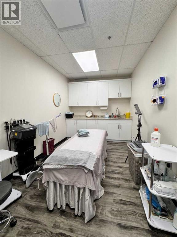 30 Springborough Boulevard Sw, Calgary, Alberta  T3H 0N9 - Photo 4 - A2260762