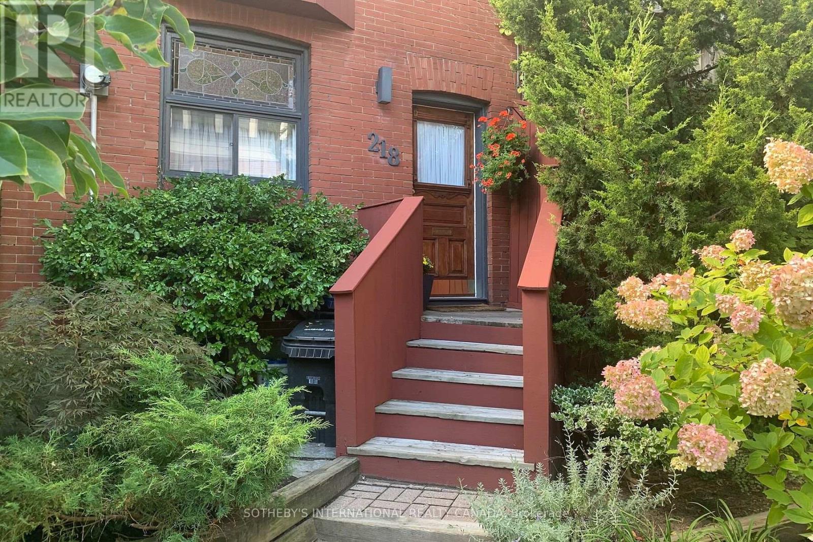 218 De Grassi Street, Toronto, Ontario  M4M 2K5 - Photo 2 - E12452985