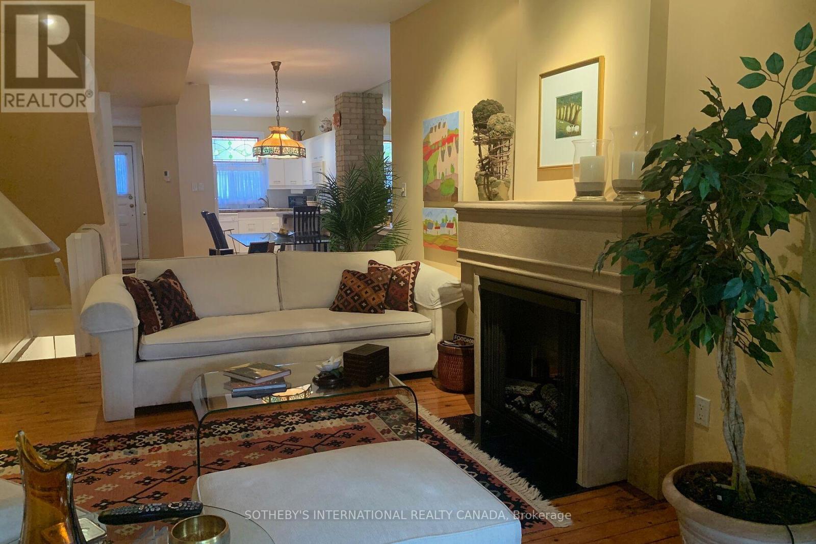 218 De Grassi Street, Toronto, Ontario  M4M 2K5 - Photo 7 - E12452985