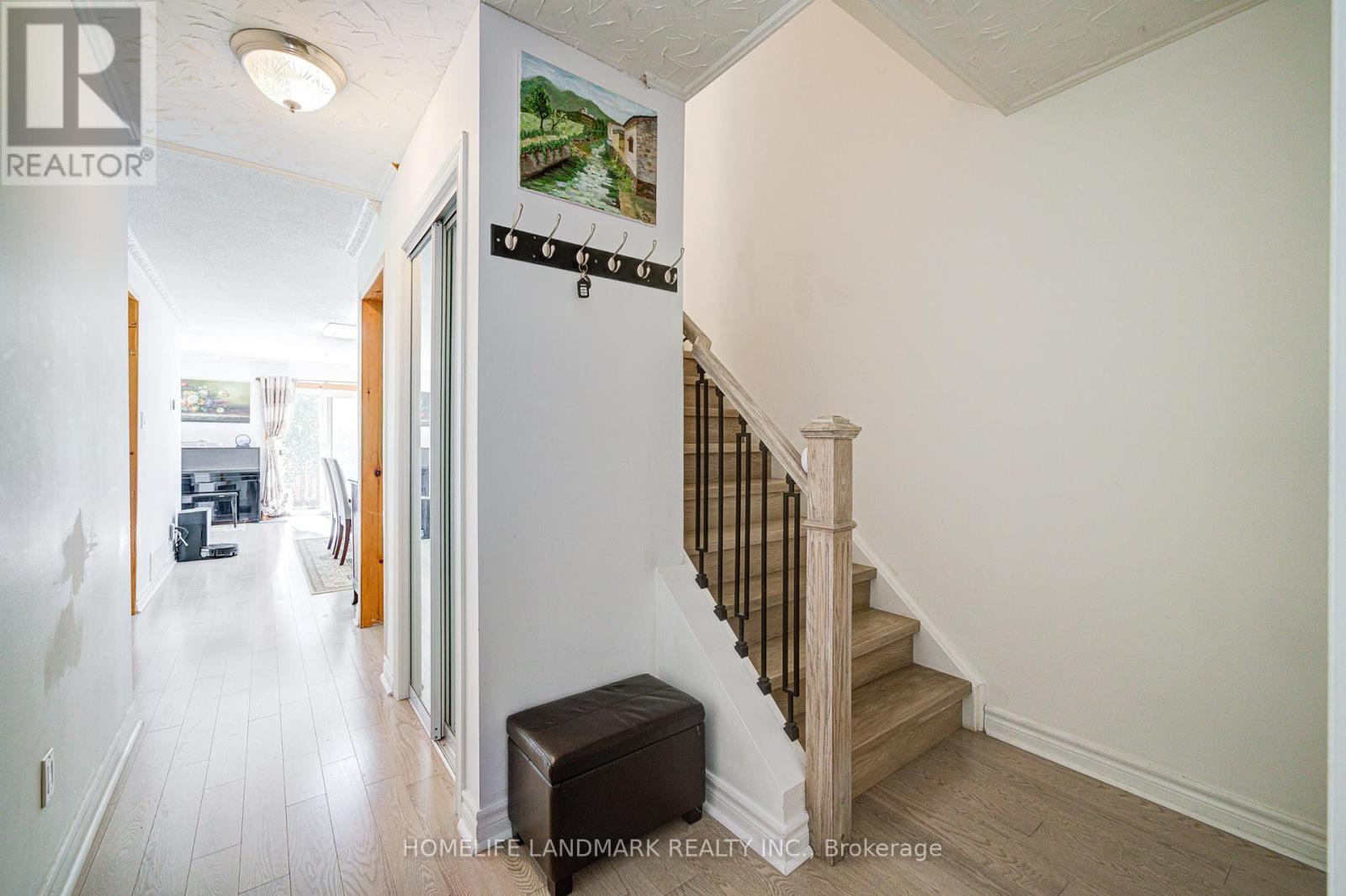 33 Phalen Crescent, Toronto, Ontario  M1V 1Y5 - Photo 3 - E12453000
