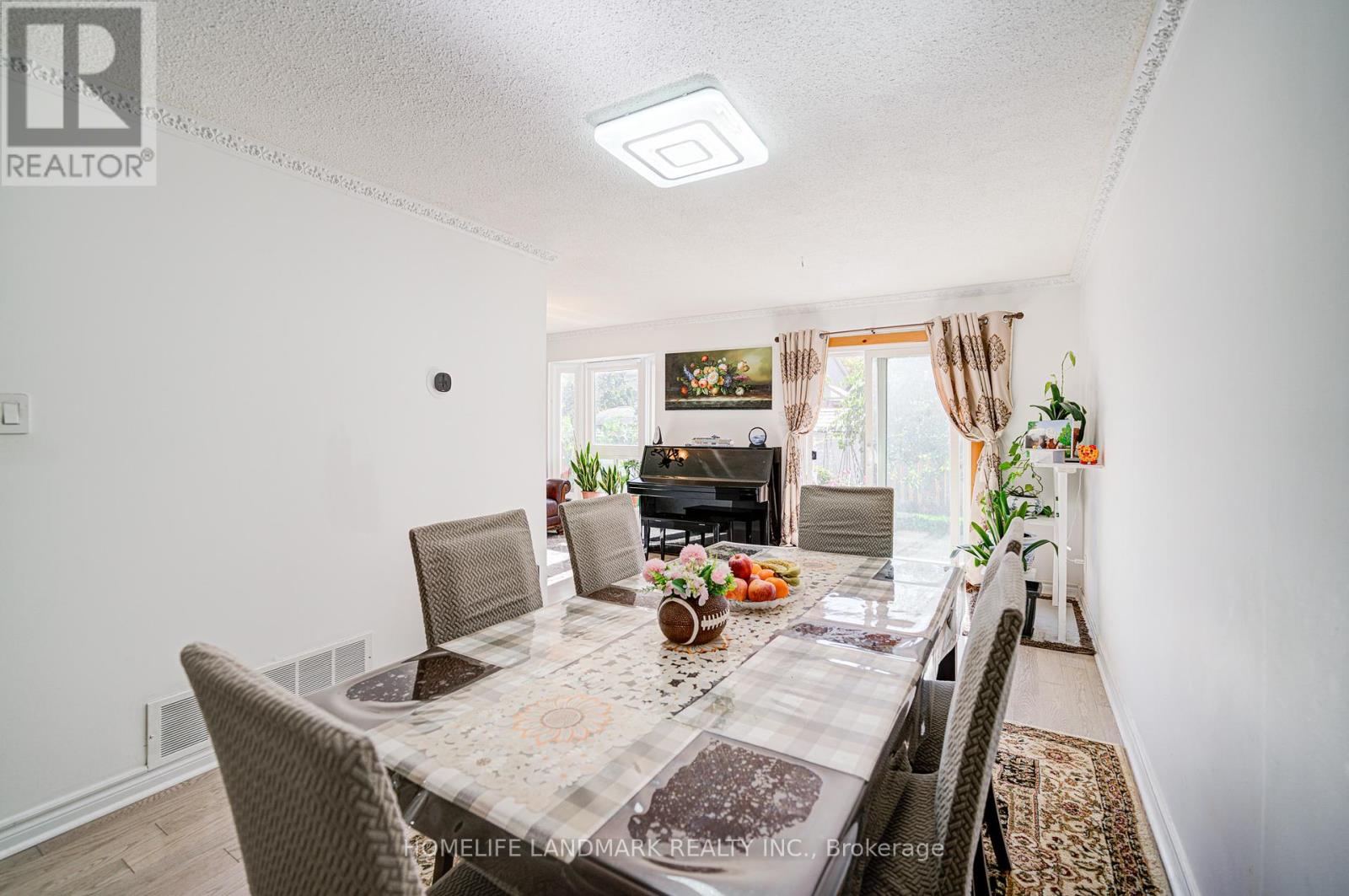 33 Phalen Crescent, Toronto, Ontario  M1V 1Y5 - Photo 4 - E12453000