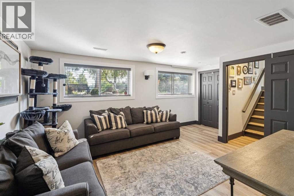 363 Cedarille Crescent Sw, Calgary, Alberta  T2W 2H5 - Photo 28 - A2256889