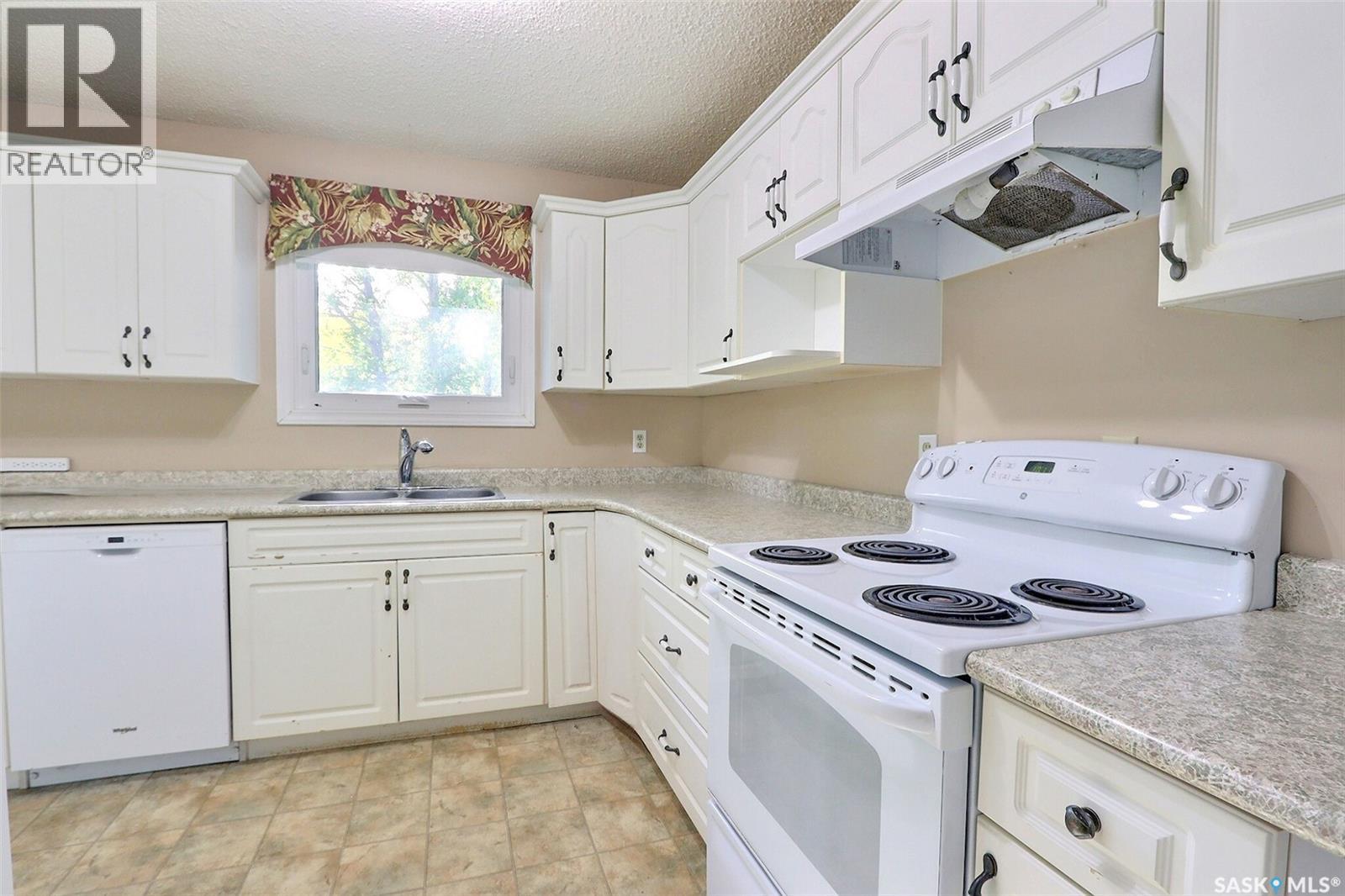 165 Macdowall Crescent, Prince Albert, Saskatchewan  S6V 6N4 - Photo 3 - SK020322