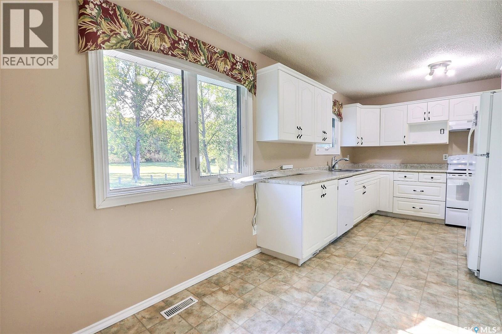 165 Macdowall Crescent, Prince Albert, Saskatchewan  S6V 6N4 - Photo 4 - SK020322