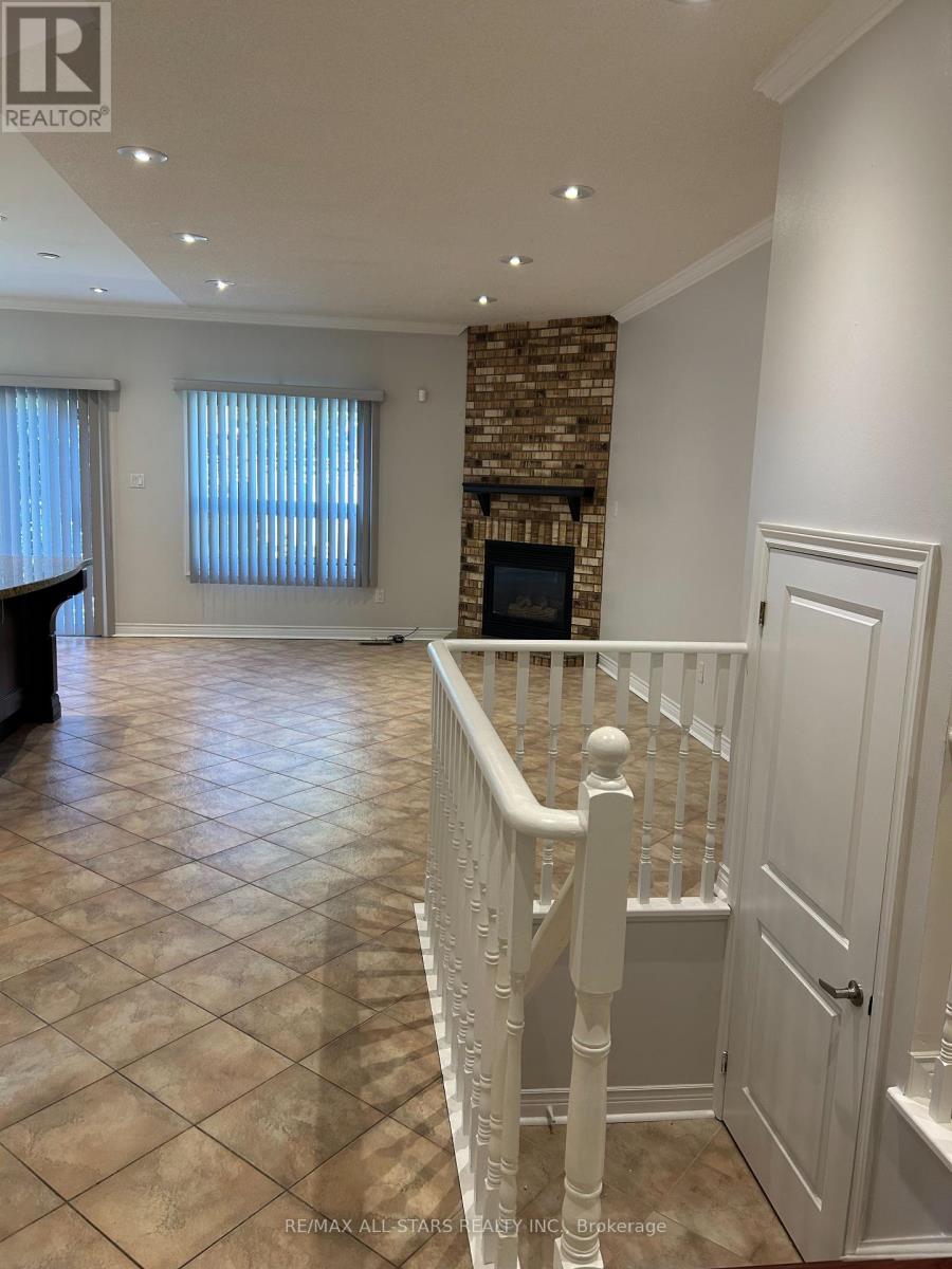Full House - 171 Shaftsbury Avenue, Richmond Hill, Ontario  L4C 0G2 - Photo 12 - N12452999