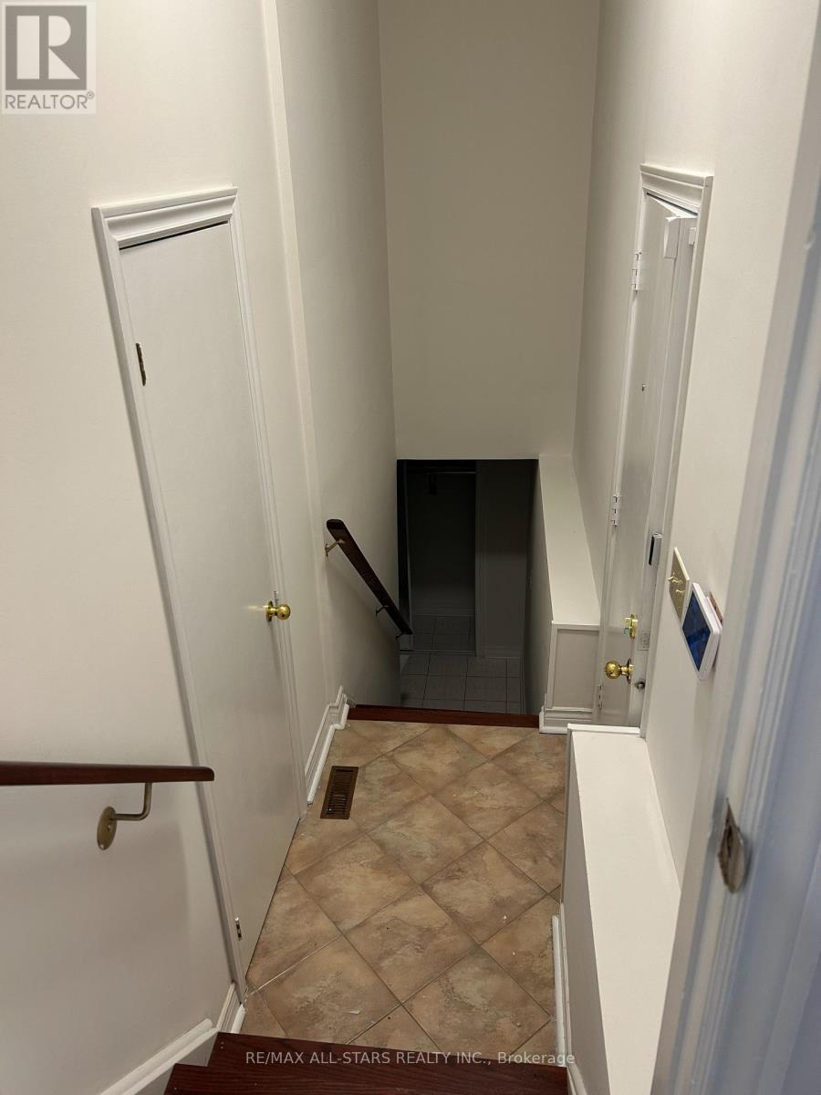 Full House - 171 Shaftsbury Avenue, Richmond Hill, Ontario  L4C 0G2 - Photo 13 - N12452999