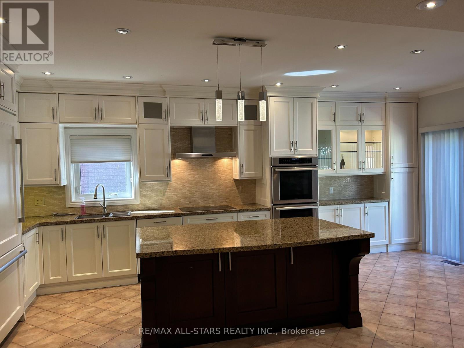 Full House - 171 Shaftsbury Avenue, Richmond Hill, Ontario  L4C 0G2 - Photo 4 - N12452999