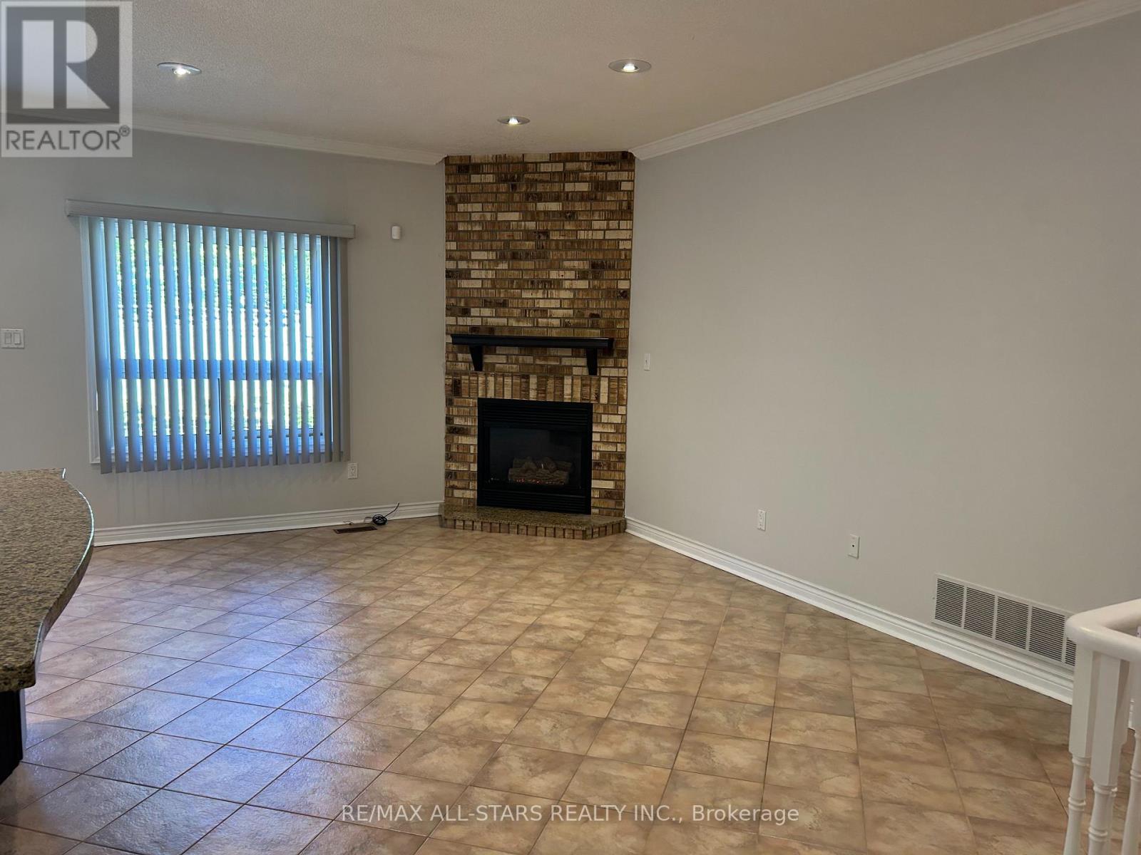 Full House - 171 Shaftsbury Avenue, Richmond Hill, Ontario  L4C 0G2 - Photo 6 - N12452999