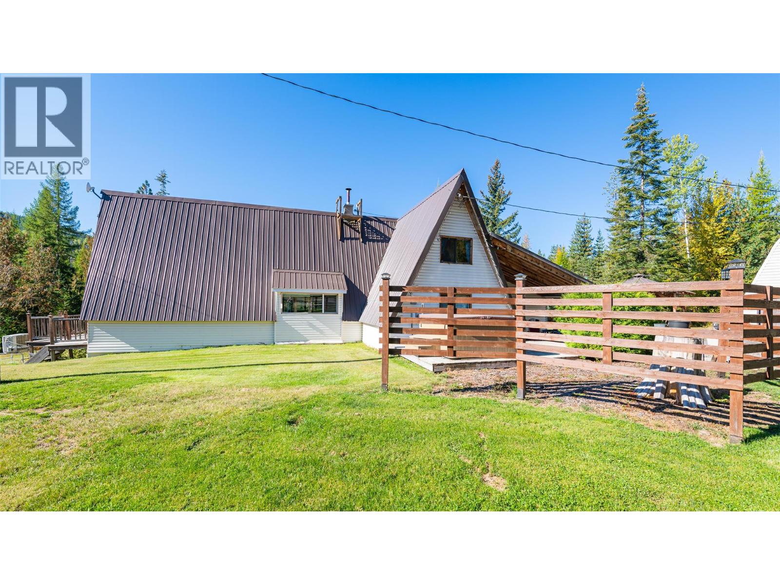7698 3 Highway, Yahk, British Columbia  V0B 2P0 - Photo 12 - 10365419