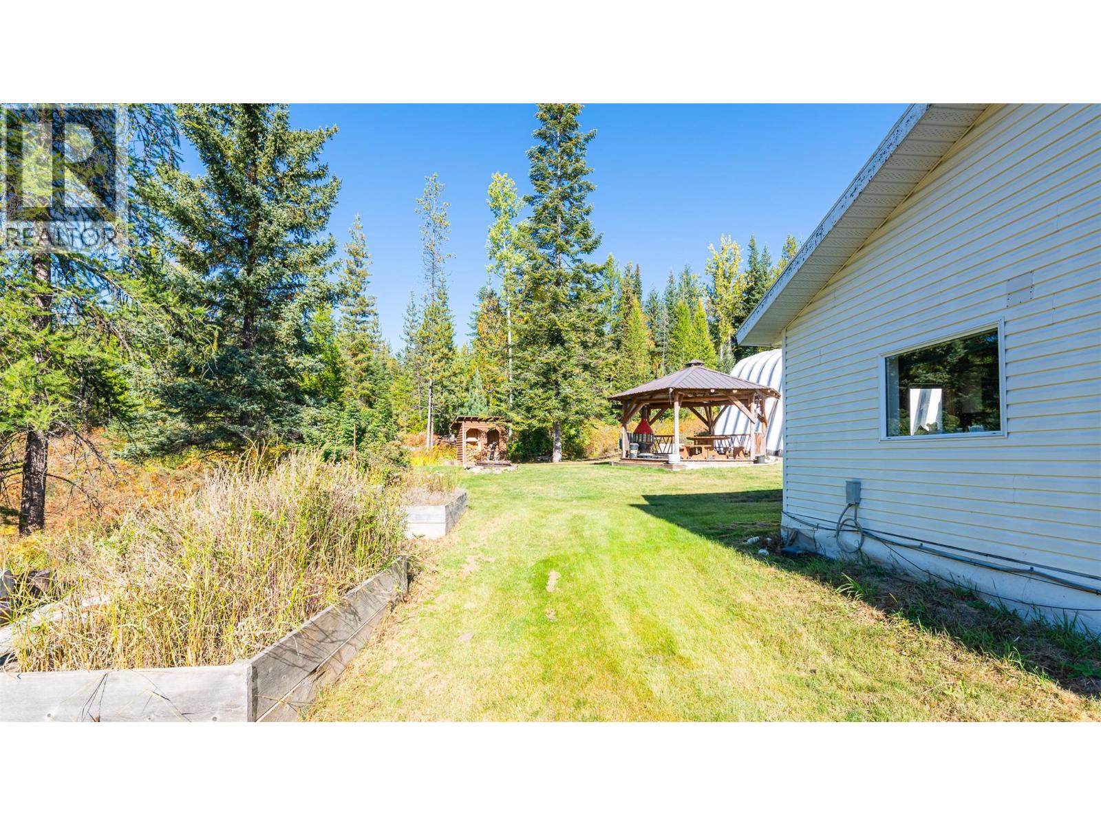 7698 3 Highway, Yahk, British Columbia  V0B 2P0 - Photo 16 - 10365419