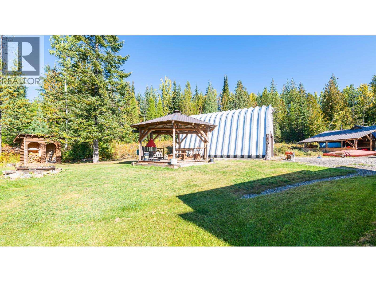 7698 3 Highway, Yahk, British Columbia  V0B 2P0 - Photo 17 - 10365419