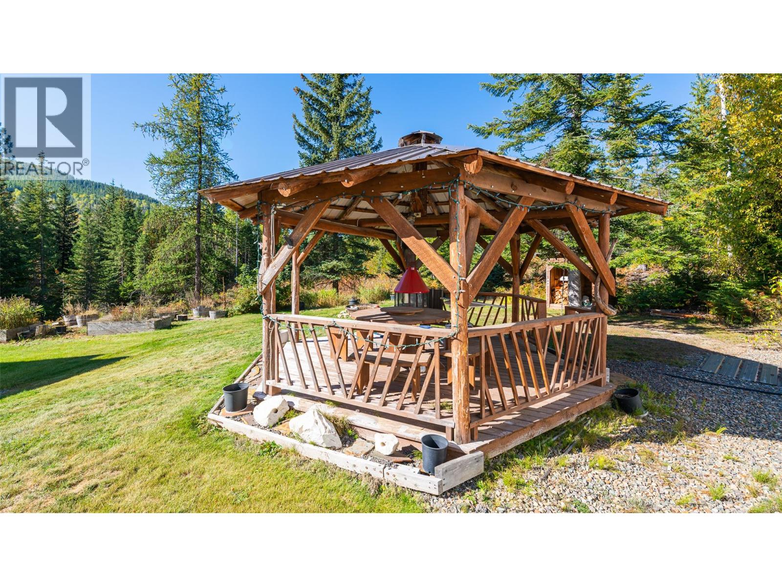 7698 3 Highway, Yahk, British Columbia  V0B 2P0 - Photo 18 - 10365419