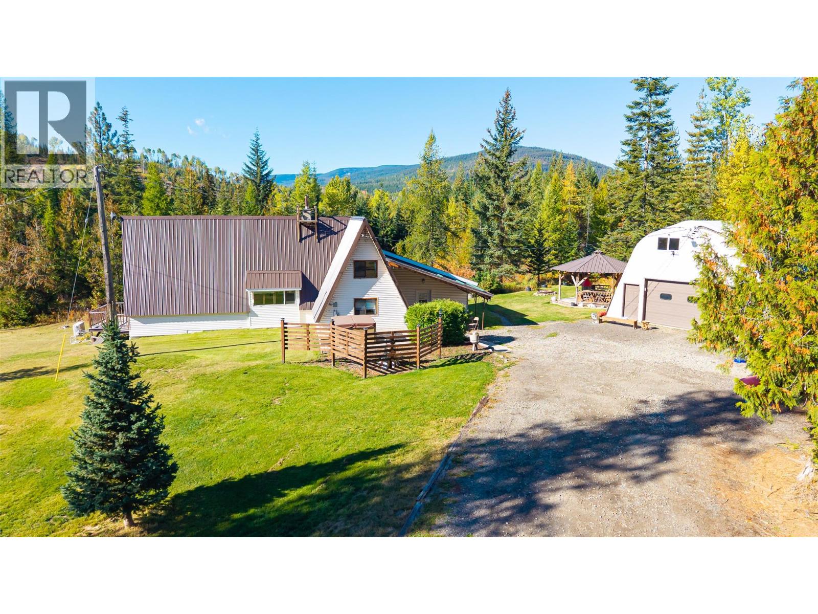7698 3 Highway, Yahk, British Columbia  V0B 2P0 - Photo 2 - 10365419