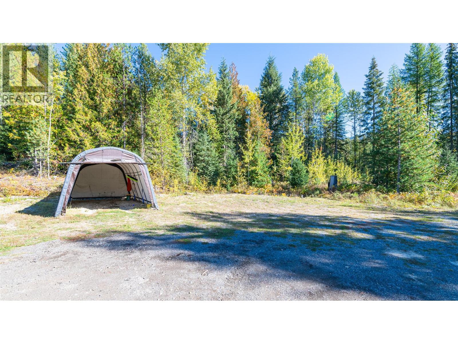 7698 3 Highway, Yahk, British Columbia  V0B 2P0 - Photo 24 - 10365419