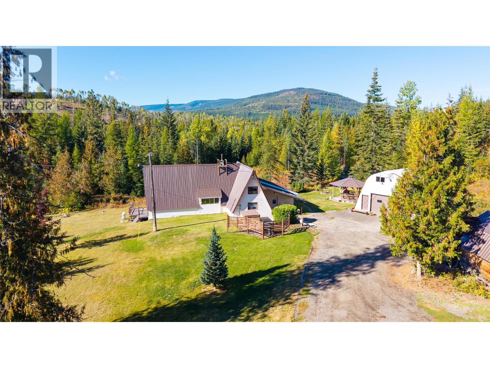 7698 3 Highway, Yahk, British Columbia  V0B 2P0 - Photo 28 - 10365419
