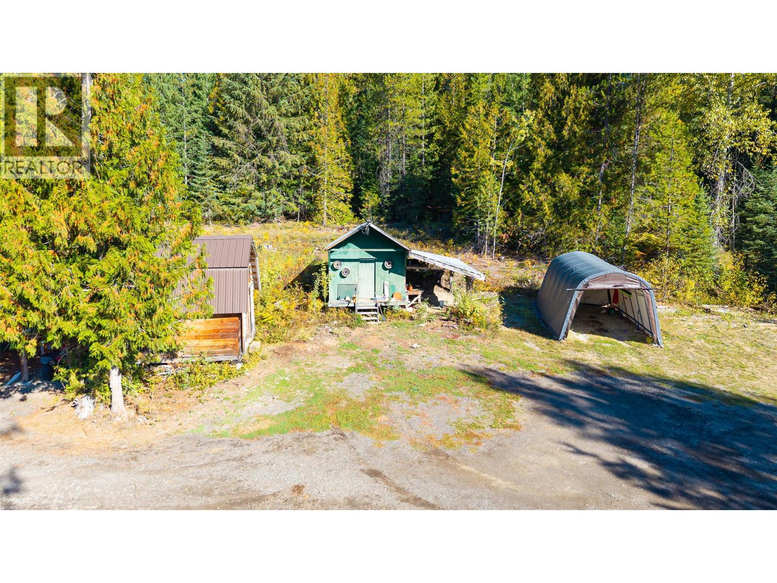 7698 3 Highway, Yahk, British Columbia  V0B 2P0 - Photo 30 - 10365419