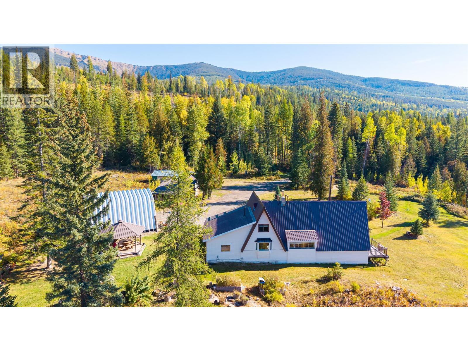 7698 3 Highway, Yahk, British Columbia  V0B 2P0 - Photo 4 - 10365419