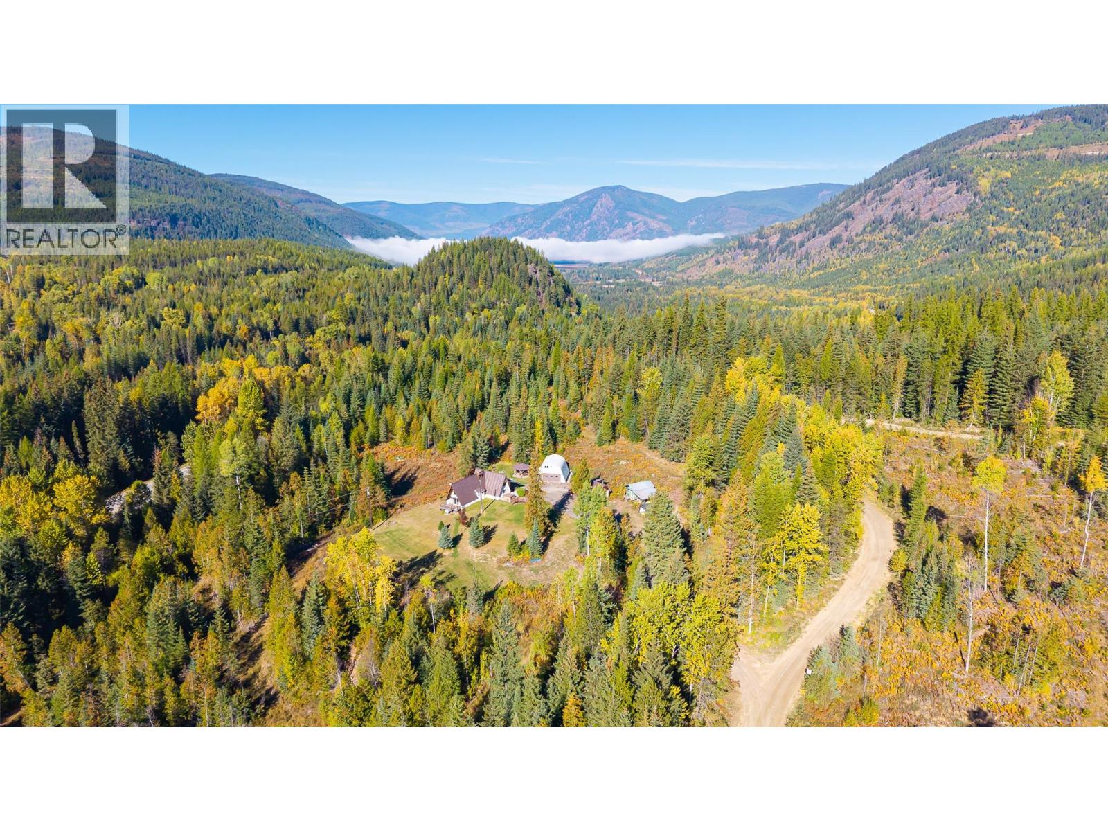 7698 3 Highway, Yahk, British Columbia  V0B 2P0 - Photo 5 - 10365419