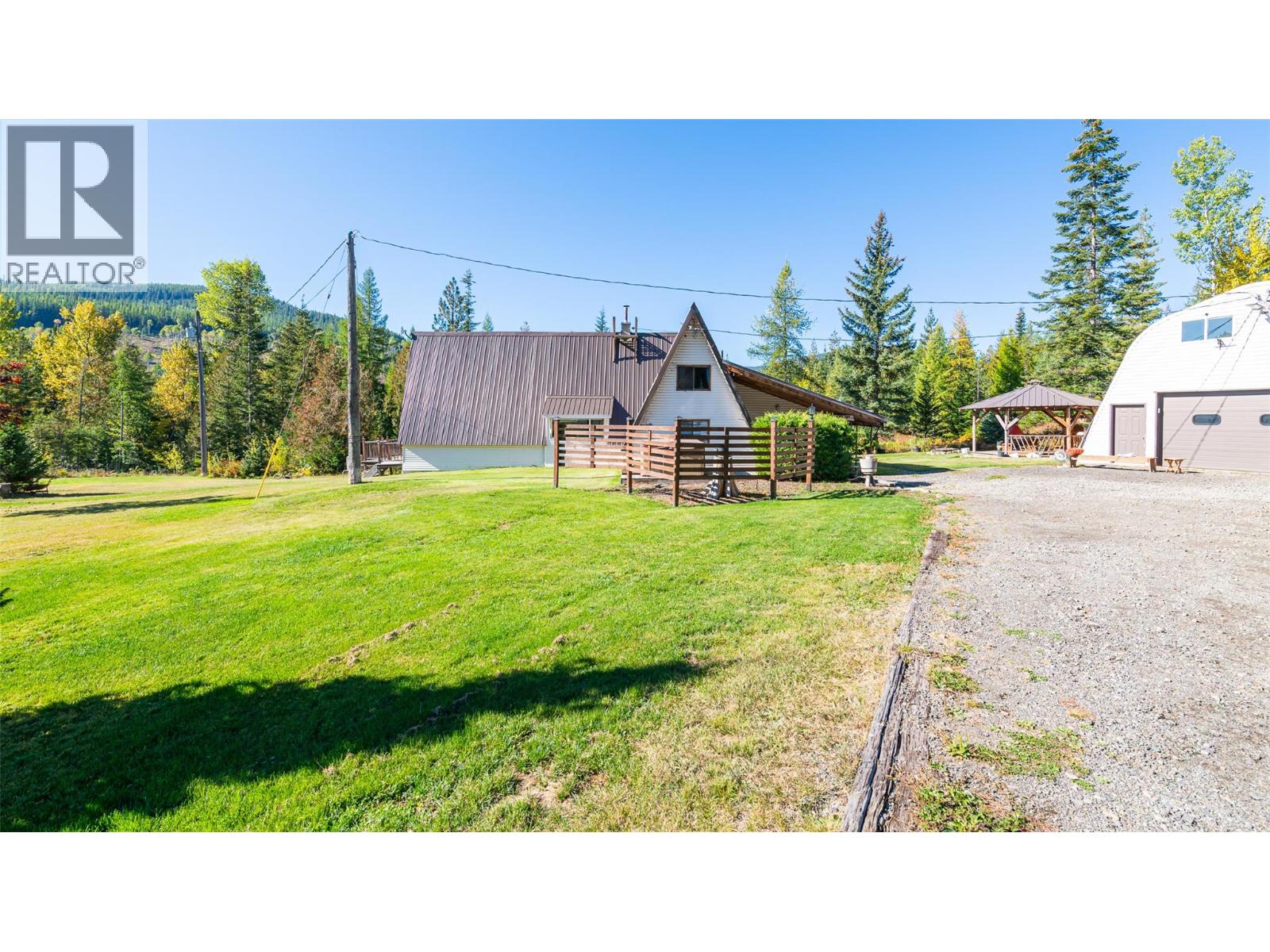 7698 3 Highway, Yahk, British Columbia  V0B 2P0 - Photo 8 - 10365419