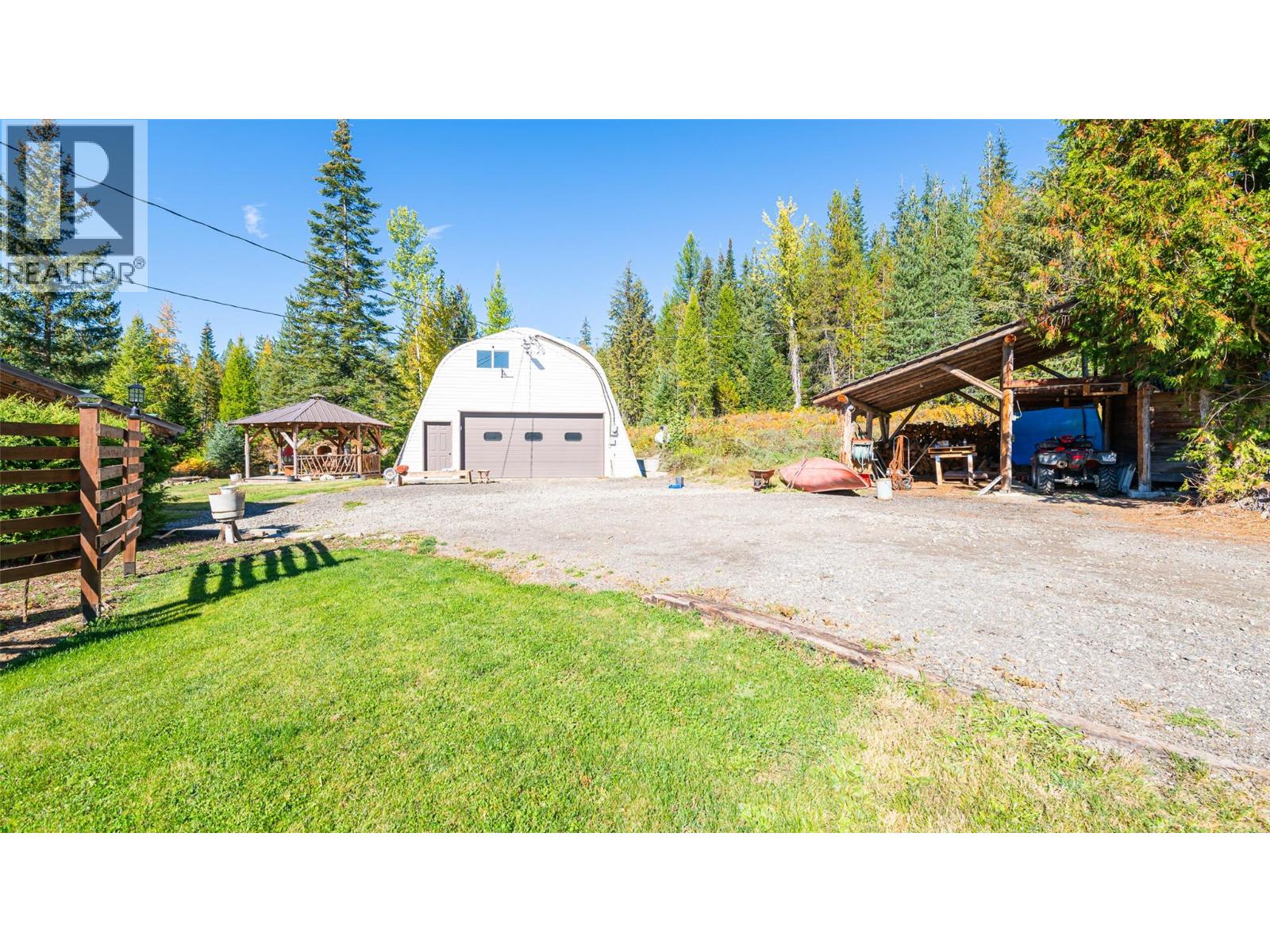 7698 3 Highway, Yahk, British Columbia  V0B 2P0 - Photo 9 - 10365419