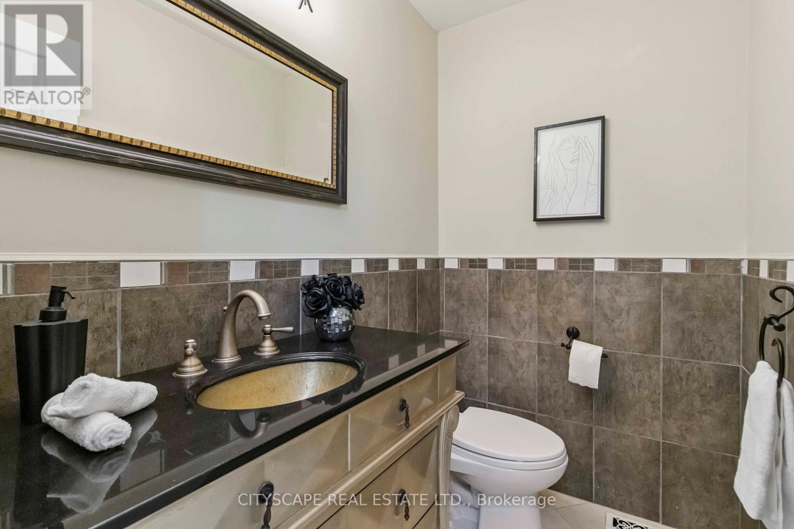 1836 Friar Tuck Court, Mississauga, Ontario  L5K 2L4 - Photo 13 - W12453002