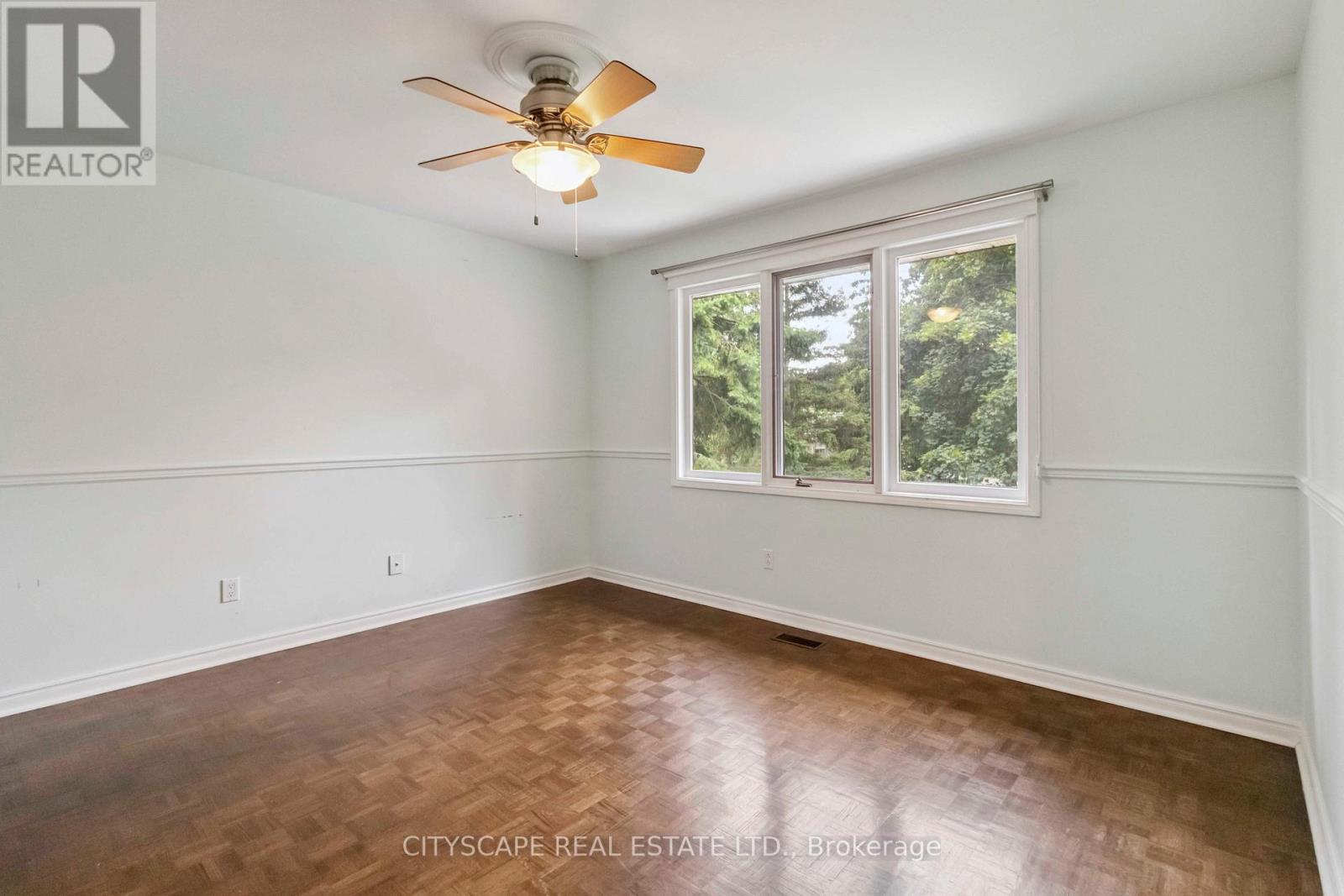 1836 Friar Tuck Court, Mississauga, Ontario  L5K 2L4 - Photo 16 - W12453002