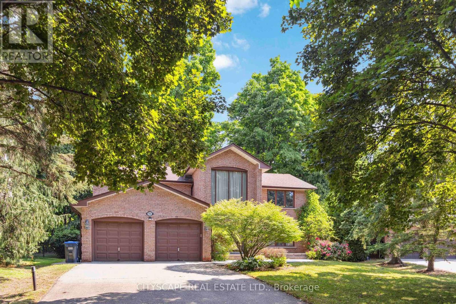 1836 Friar Tuck Court, Mississauga, Ontario  L5K 2L4 - Photo 2 - W12453002