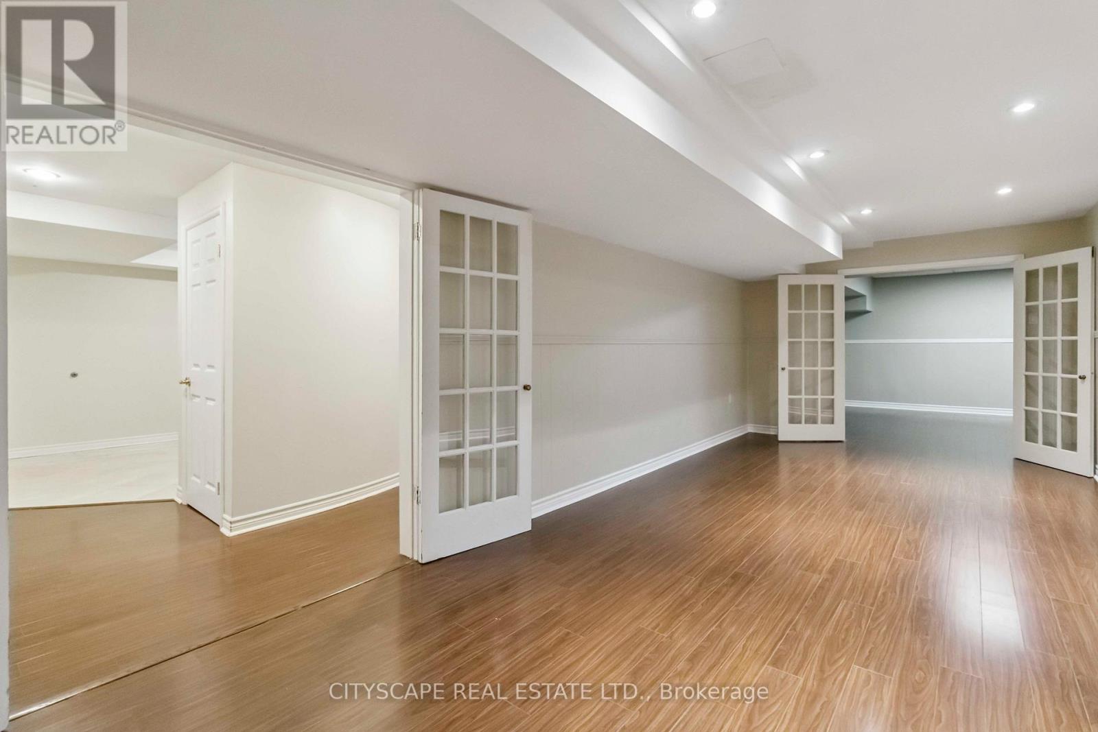 1836 Friar Tuck Court, Mississauga, Ontario  L5K 2L4 - Photo 22 - W12453002