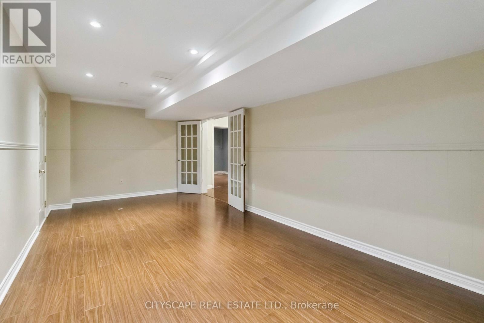1836 Friar Tuck Court, Mississauga, Ontario  L5K 2L4 - Photo 24 - W12453002