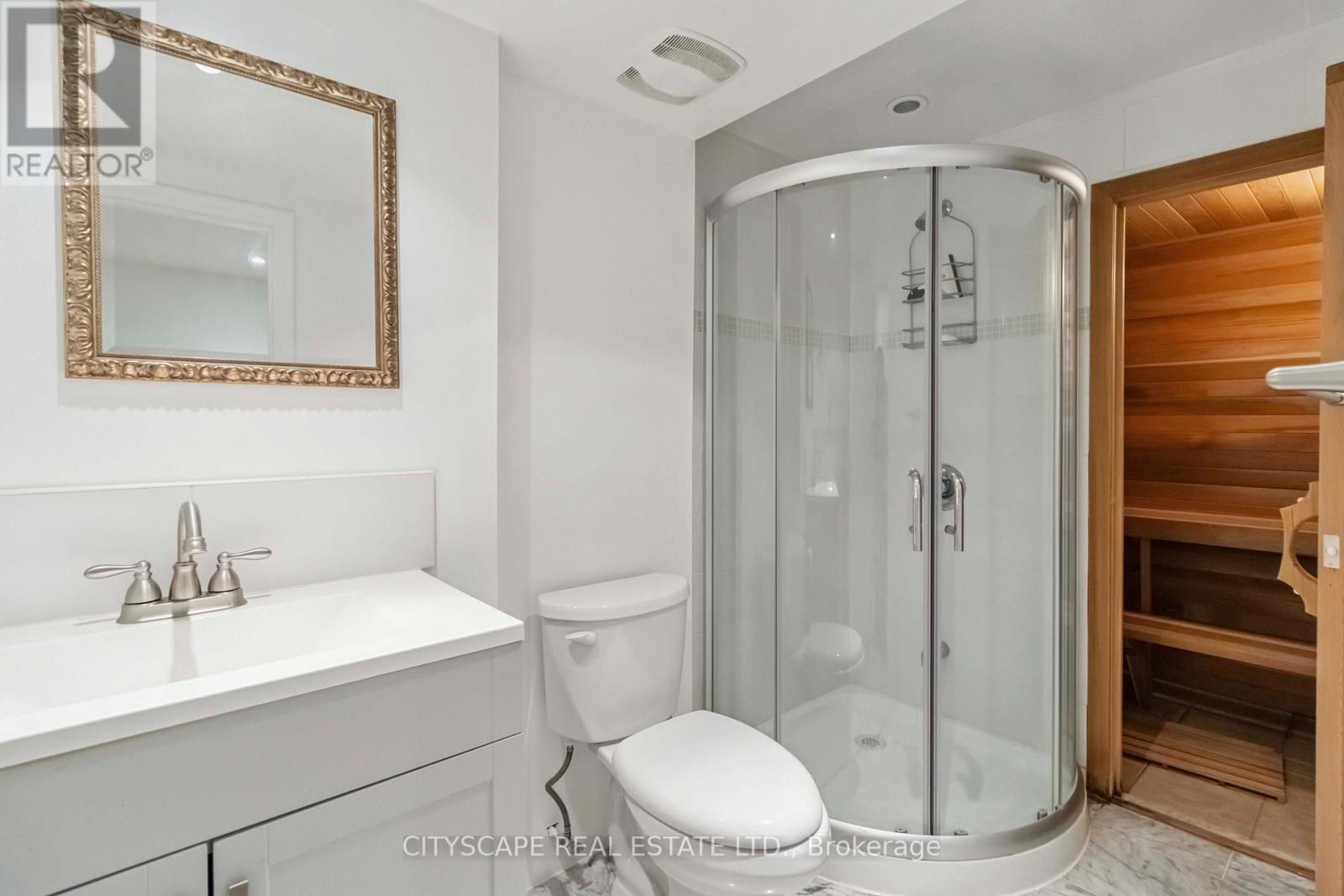 1836 Friar Tuck Court, Mississauga, Ontario  L5K 2L4 - Photo 27 - W12453002