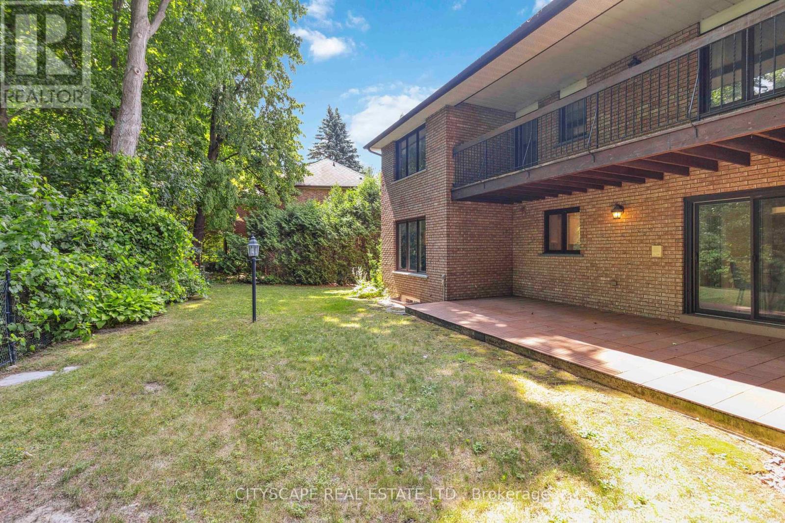 1836 Friar Tuck Court, Mississauga, Ontario  L5K 2L4 - Photo 29 - W12453002