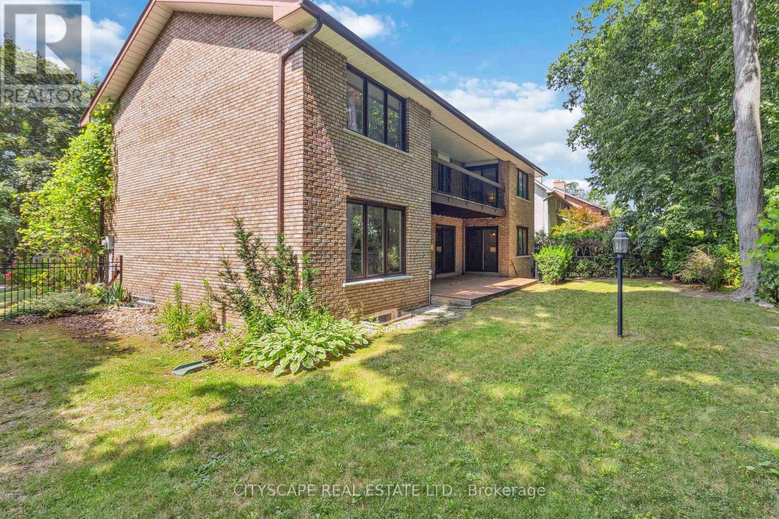1836 Friar Tuck Court, Mississauga, Ontario  L5K 2L4 - Photo 30 - W12453002