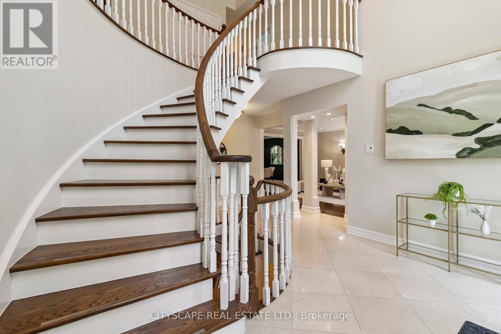 1836 Friar Tuck Court, Mississauga, Ontario  L5K 2L4 - Photo 5 - W12453002