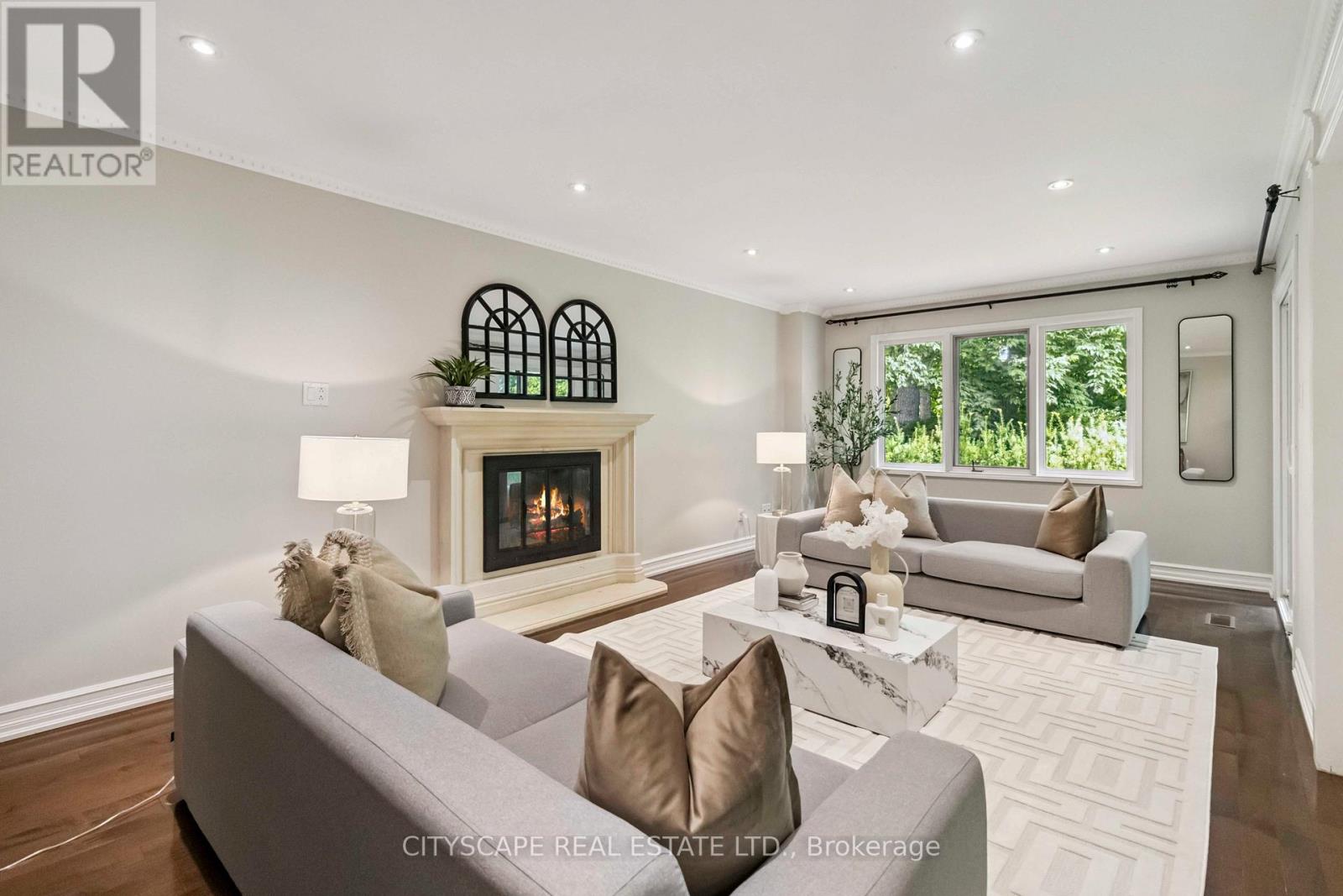 1836 Friar Tuck Court, Mississauga, Ontario  L5K 2L4 - Photo 8 - W12453002