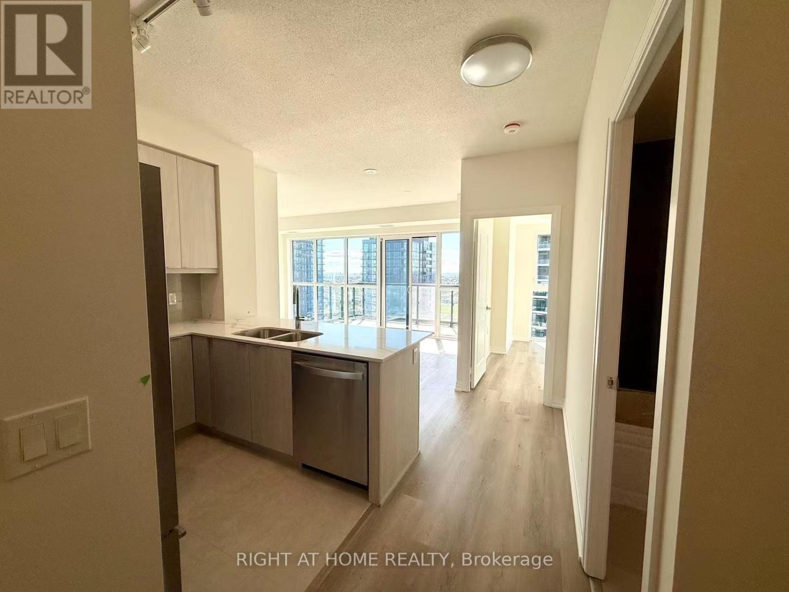 1804 - 15 Watergarden Drive, Mississauga, Ontario  L5R 0H4 - Photo 6 - W12453009