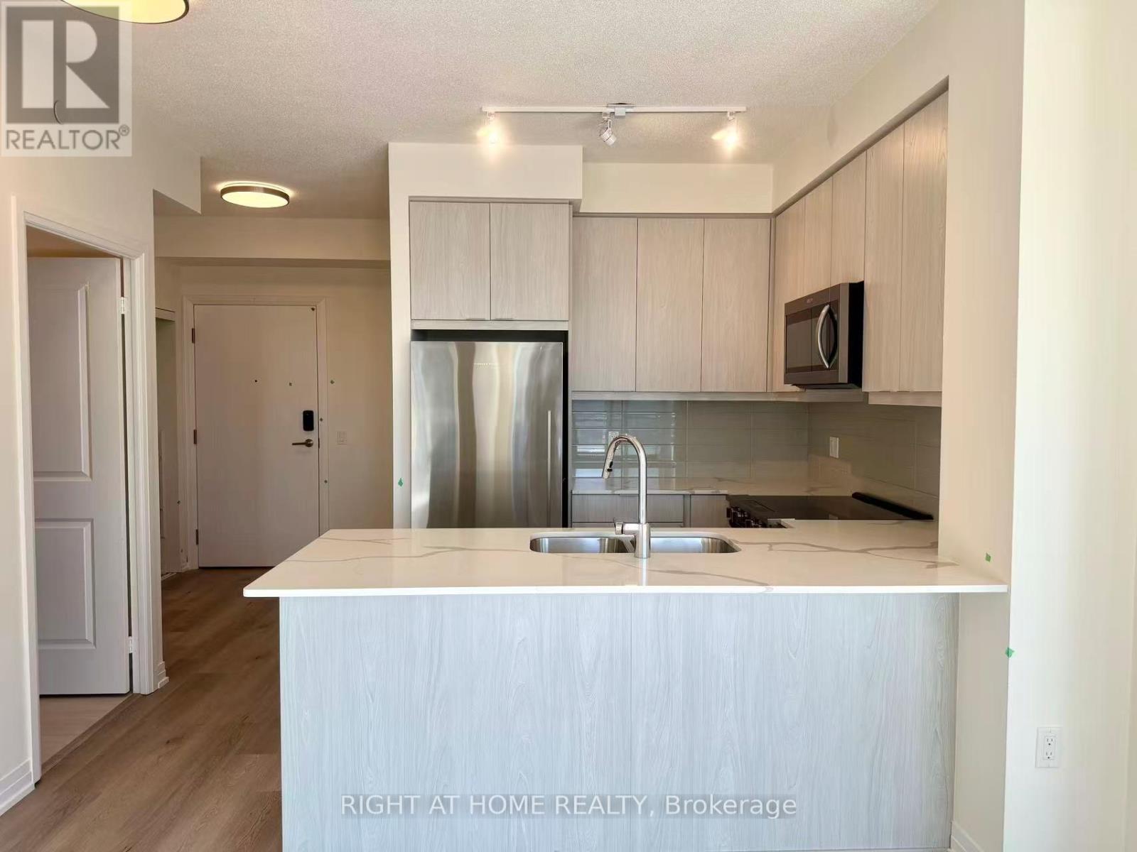 1804 - 15 Watergarden Drive, Mississauga, Ontario  L5R 0H4 - Photo 8 - W12453009