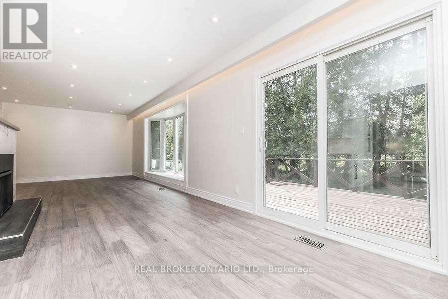 1821 Truscott Drive S, Mississauga, Ontario  L5J 2A1 - Photo 10 - W12453010