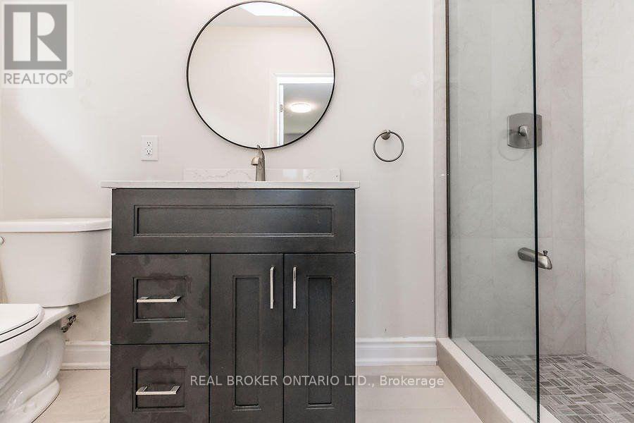 1821 Truscott Drive S, Mississauga, Ontario  L5J 2A1 - Photo 11 - W12453010