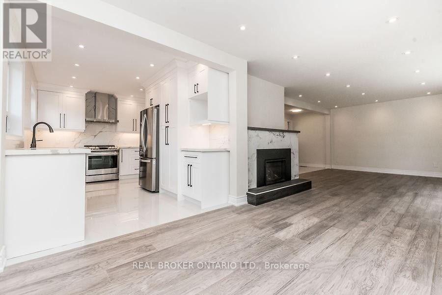 1821 Truscott Drive S, Mississauga, Ontario  L5J 2A1 - Photo 13 - W12453010