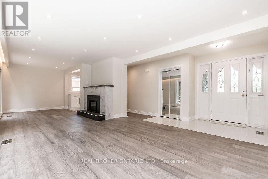1821 Truscott Drive S, Mississauga, Ontario  L5J 2A1 - Photo 14 - W12453010