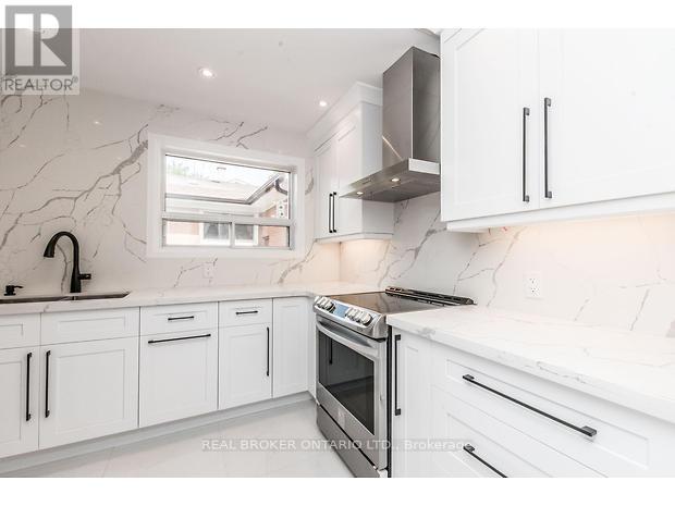 1821 Truscott Drive S, Mississauga, Ontario  L5J 2A1 - Photo 16 - W12453010