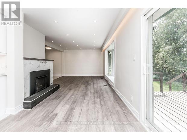 1821 Truscott Drive S, Mississauga, Ontario  L5J 2A1 - Photo 18 - W12453010
