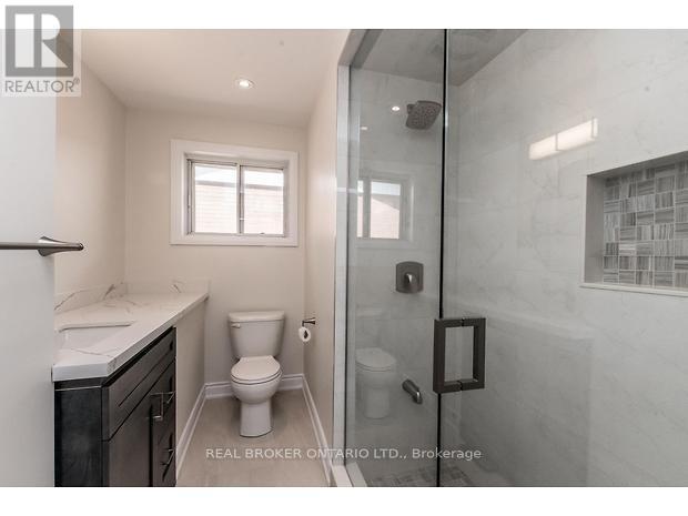 1821 Truscott Drive S, Mississauga, Ontario  L5J 2A1 - Photo 22 - W12453010