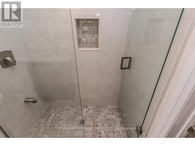 1821 Truscott Drive S, Mississauga, Ontario  L5J 2A1 - Photo 24 - W12453010